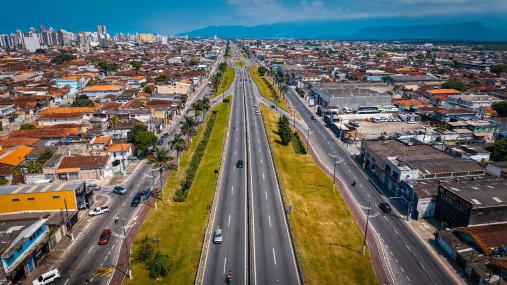 Rodovias da CNL devem receber 950 mil veículos no feriado de Finados