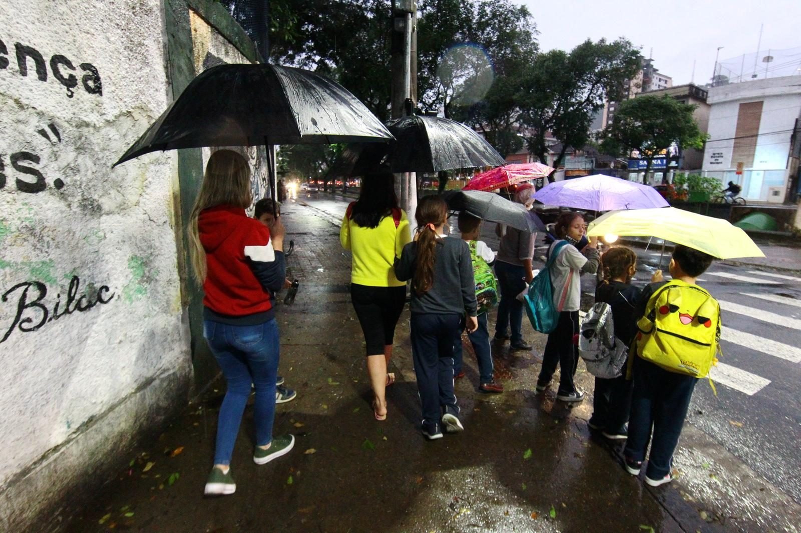 Santos vai controlar entrada e saída de alunos nas escolas